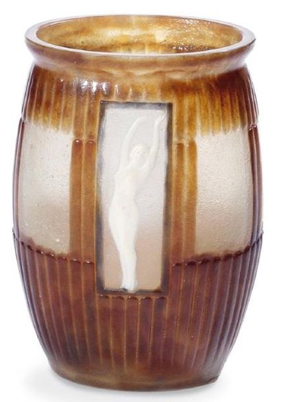 Gabriel ARGY-ROUSSEAU (1885-1953) Vase Eurythmie en pâte de verre crème, ambrée et...