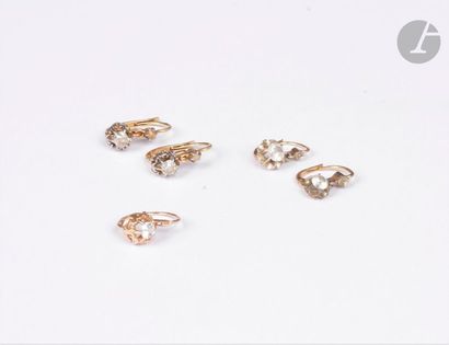 null Paire de boucles d'oreilles dormeuses en or 18K (750) serties de diamants de...
