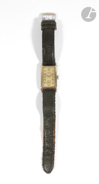 null OMEGA. Vers 1940. N°9348519
Montre bracelet pour homme en acier de forme rectangulaire...
