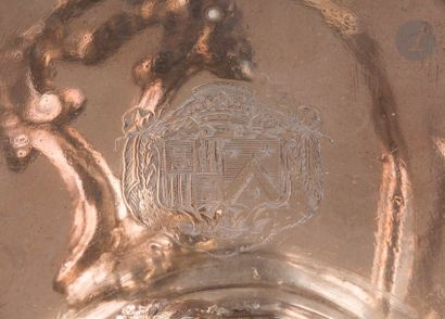 null TOULOUSE 1777
Moutardier en argent et verre (traces de dorure) posé sur quatre...