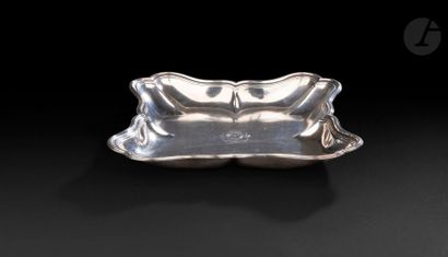 null TREVOUX 1759 - 1771
Suite de quatre jattes carrées en argent à contours prononcés...