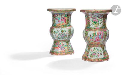 CHINE, Canton - XIXe siècle Paire de vases...
