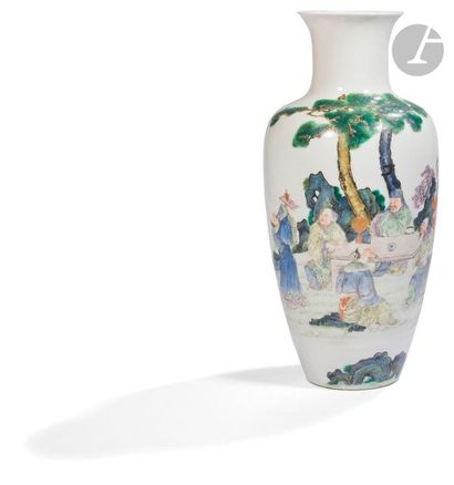  CHINE - Époque de la République - MINGUO (1912 - 1949) Vase balustre à col ouvert...