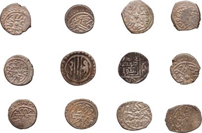 null 12 monnaies ottomanes en argent. Illisibles. État moyen, rognées.