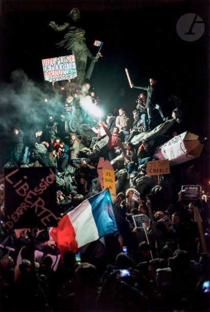 null Martin Argyroglo (1983) 
Le Crayon guidant le peuple. Place de la Nation. Paris,...