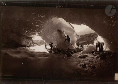null Adolphe Braun (1812-1877) 
Alpes, 1866. 
Sous le glacier de Grindelwald. Source...