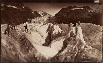 null Adolphe Braun (1812-1877) 
Alpes, 1866. 
Sous le glacier de Grindelwald. Source...