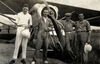 null Photographe amateur
Album de voyage amateur c. 1930. 
Chine. Terrain d'aviation...