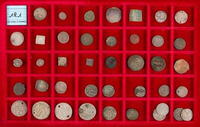 null LOT d'environ 41 monnaies en argent (quelques bronzes), principalement AYYOUBIDES,...