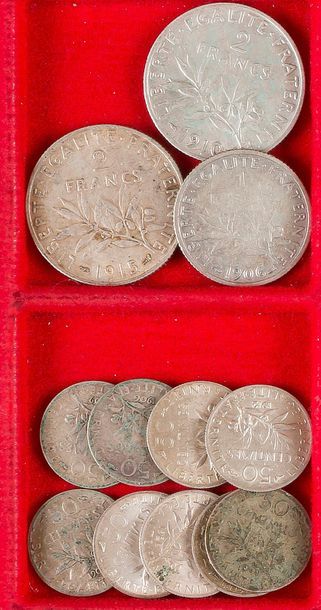 null TROISIEME REPUBLIQUE (1870-1940).
LOT de 72 monnaies divisionnaires type SEMEUSE...