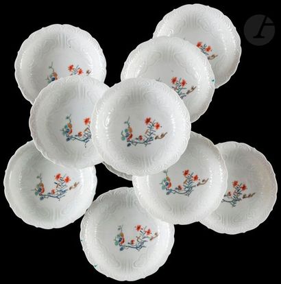 null Japon

Dix petites coupes lobées en porcelaine à décor polychrome Kakiemon de...