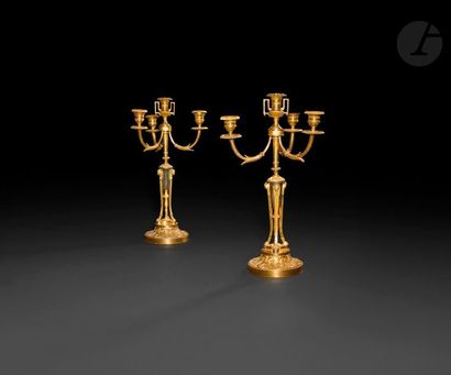 null Paire de candélabres en bronze patiné et bronze doré, à quatre lumières, le...