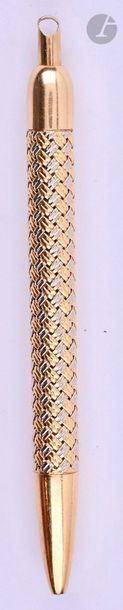 null 18 karat gold ballpoint pen with braided decoration in two golds. Directed by...