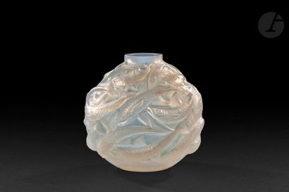null RENÉ LALIQUE (1860-1945) 
Oléron, modèle créé le [5 décembre 1927] 
Vase. Épreuve...