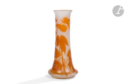 null ÉTABLISSEMENTS GALLÉ (1904-1936) 
Abutilons
Vase tronconique sur talon débordant....