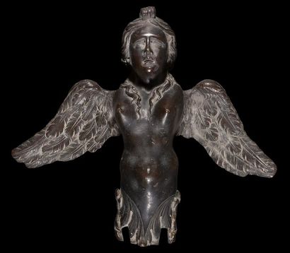null École italienne du XVIIe siècle

Élément en bronze figurant une femme ailée

Bronze...