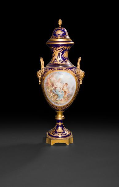 null Grand vase en porcelaine polychrome et or à décor d'un paysage (signé poitevin...