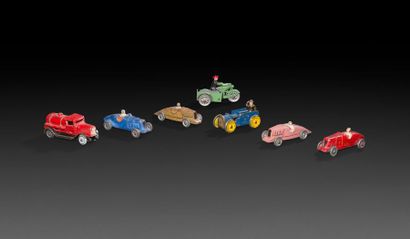 null Lot de miniatures automobiles, sept pièces dont :

- Deux petites Rosalie miniatures...