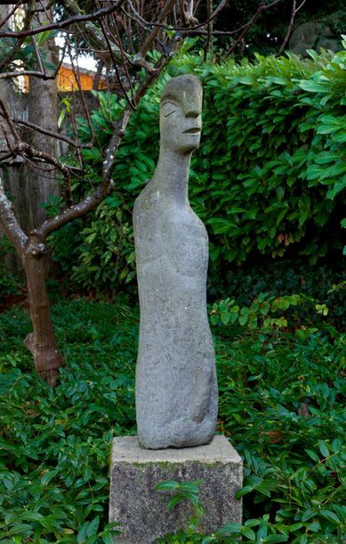null ACHIAM (1916-2005)
Ephèbe, 2004
Sculpture en basalte - Taille directe.
Non signée.
124...