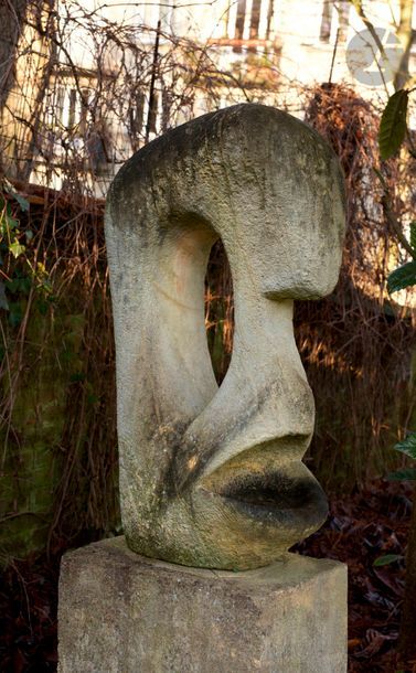 null ACHIAM (1916-2005)
Grande tête avec trou, 1961
Sculpture en pierre calcaire...
