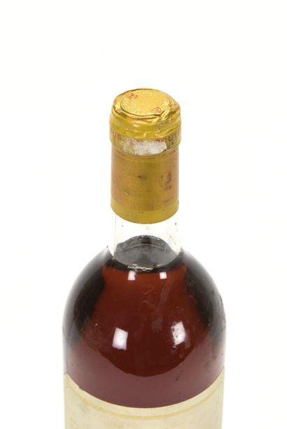 null 
1 B CHÂTEAU D'YQUEM (B.G ; e.l.s ; plissure capsule), C1 Supérieur Sauternes,...