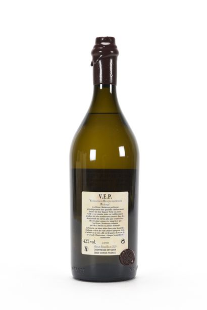 null 1 B CHARTREUSE JAUNE V.E.P. 100 Cl 42% (Caisse Bois d'origine) (mise 2020),...