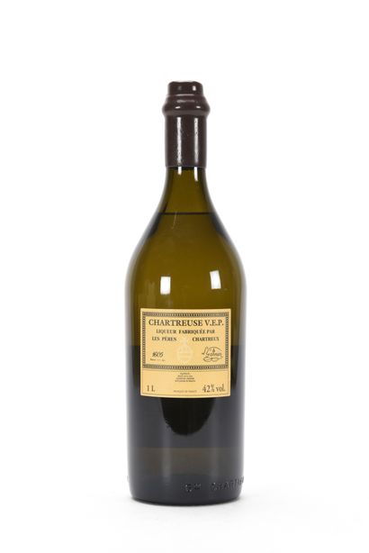 null 1 B CHARTREUSE JAUNE V.E.P. 100 Cl 43% (Caisse Bois d'origine) (mise 2013),...