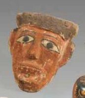 null Masque de sarcophage représentant le visage d'un homme à la carnation rouge,...