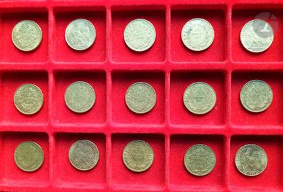 null 15 pièces de 20 Francs en or :
- 4 pièces de 20 Francs. Type Coq. 1907 (2) -...