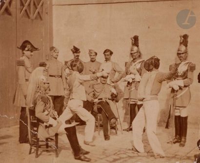 null Photographe non identifié

Cent-gardes à l'escrime, c. 1865

Trois épreuves...