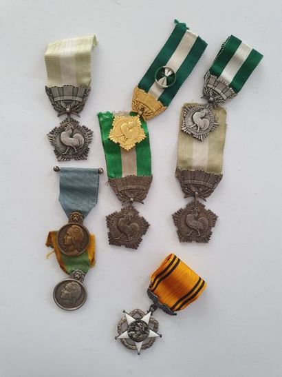 null FRANCE 
ORDRE DU MÉRITE POSTAL - DIVERS
Huit médailles dont chevalier du Mérite...