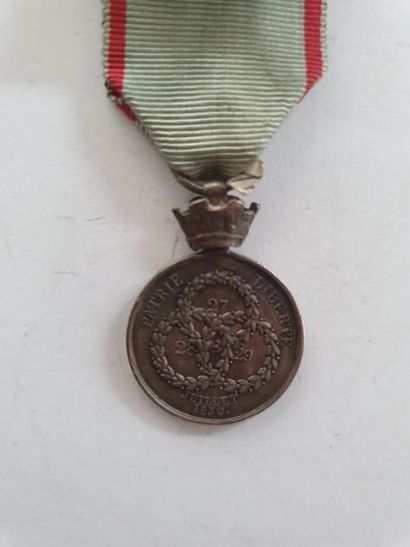 null FRANCE 
MÉDAILLE DE JUILLET (RÉVOLUTION DE 1830) 
Médaille de petit module en...