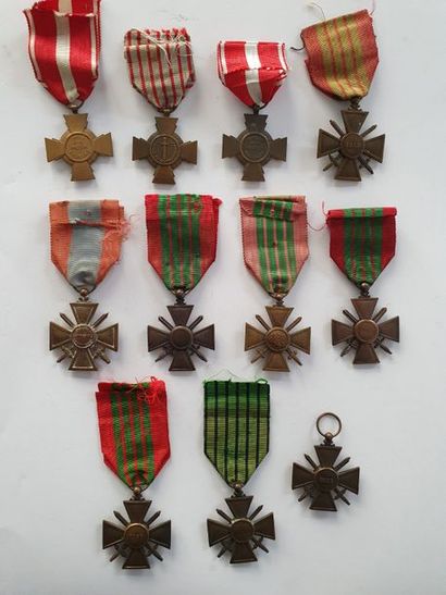 null FRANCE
CROIX DE GUERRE 39-45 et divers
Ensemble de 11 médailles : sept croix...