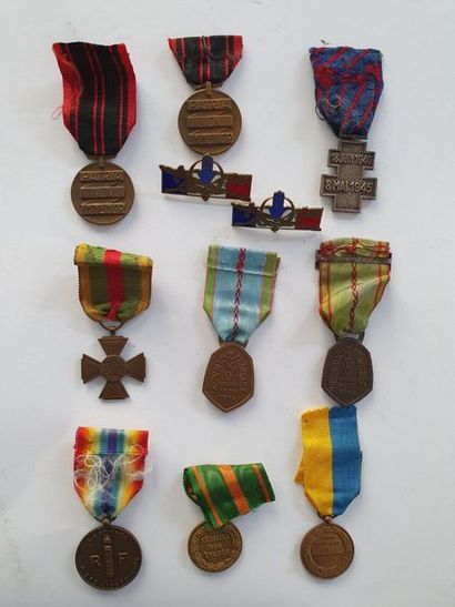 null FRANCESet of
 9 medals and insignia
: Two Resistance medals, medal of the Free...