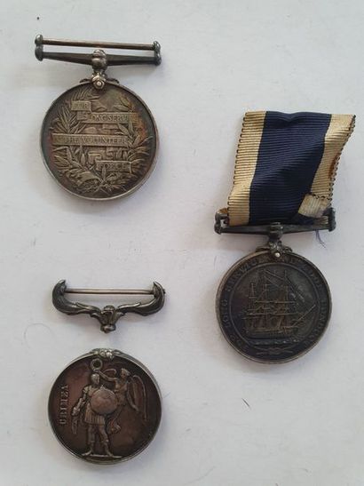 null ROYAUME-UNI
Une médaille de Crimée en argent (bélière cassée) et deux médailles...