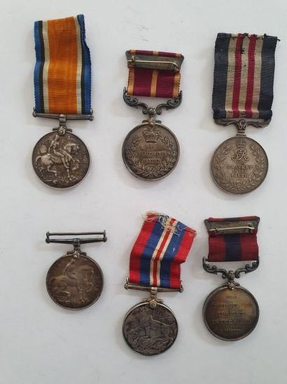 null ROYAUME-UNI
Cinq médailles du règne de Georges V : 
- 1914-1918 medal. Deux...