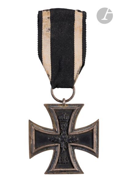 null ALLEMAGNE
Croix de fer de 2e classe (1914). 
Métal argenté et fer laqué. Ruban.
45...