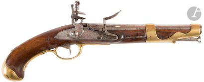 null Pistolet d’arçon à silex modèle 1763-66. 
Canon rond, poinçonné, à méplat au...