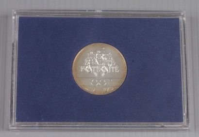 null MONNAIE DE PARIS Une pièce commemorative de 100 Francs. en argent. "Lafayette"...