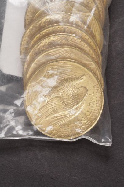 null 10 pièces de 20 Dollars en or . Type Saint Gaudens; dans un sachet scellé, daté...