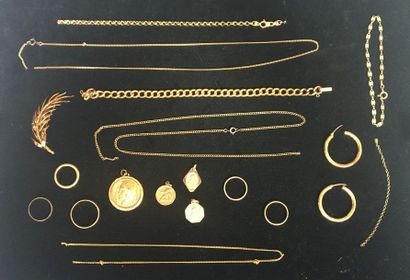 null Lot de bijoux en or (majoritairement 18 K) composé de:
1 broche palmette, 1...