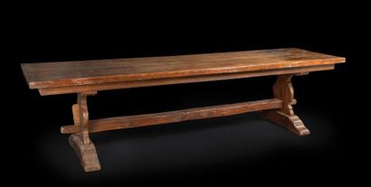 null Large table with walnut glides, the 17th century top resting on a baluster profile...
