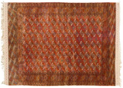 null YEMOUTHTapis
with a wine-lees background decorated with gülls. Repetitive diamond-shaped...