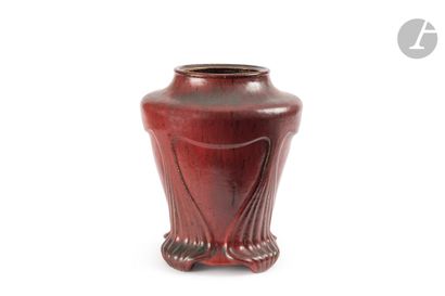 null PIERRE-ADRIEN DALPAYRAT (1844-1910)
Draperie
Vase ou base de pot couvert ou...