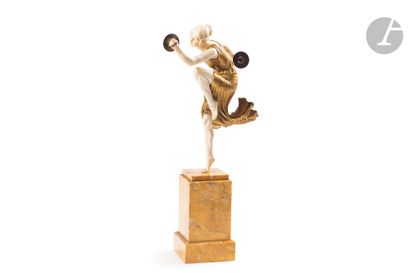 null LUCIEN ALLIOT (1877-1967)
Danseuse aux cymbales, jambe gauche levée et repliée
Sculpture...