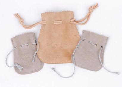 null HERMÈSLot of
3 jewelry pouches (
as is)