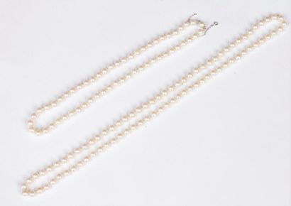null Set of two cultured pearl necklaces.