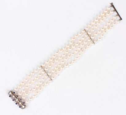 null Bracelet de 4 rangs de perles de culture, fermoir en or gris 18K (750) serti...