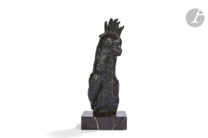 null ÉLISABETH DE GOURCUFF (XXe-XXIe)
Cacatoès 
Sculpture. Épreuve en bronze à patine...
