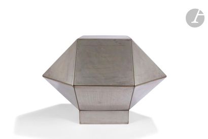 null MOMCILO MILOVANOVIC (1921-2013)
Polyèdre
Sculpture. Tôle d’acier. 146 x 122 x 122 cm

Important :
Un...